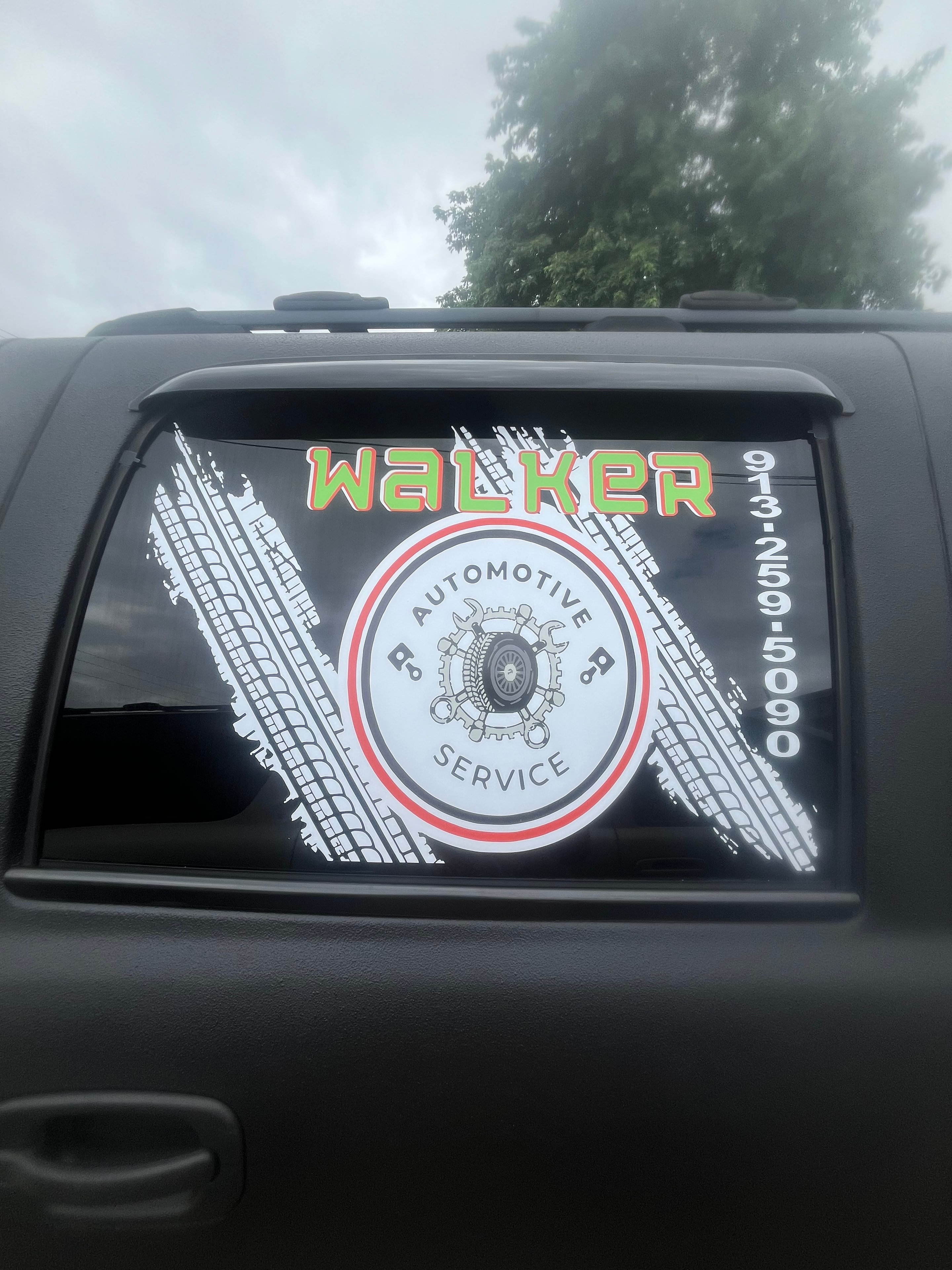 Commercial vehicle graphics & lettering
